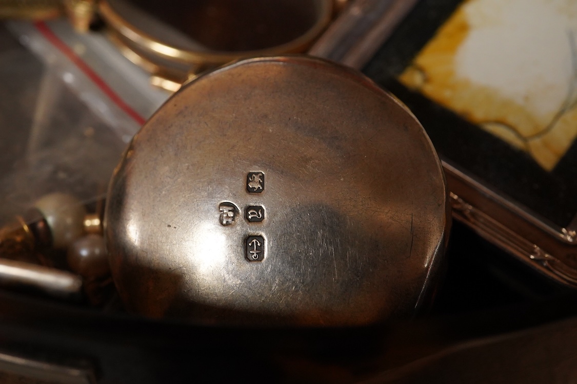 An Edwardian tortoiseshell jewellery box, a pair of gilt metal lorgnettes, a pair of half hoop gold earrings and pearl earrings, three jars etc